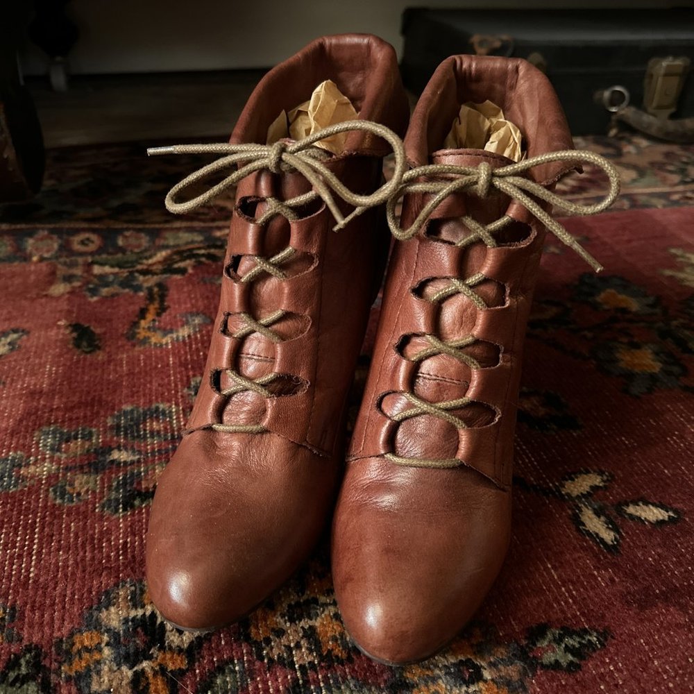 Aldo 30's Style Lace Up Heeled Booties 9.5